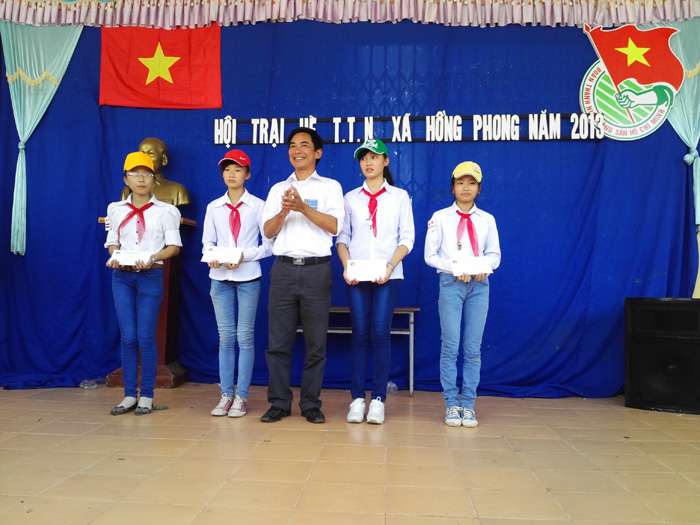Trại hè Thanh Thiếu Nhi xã Hồng Phong 2013